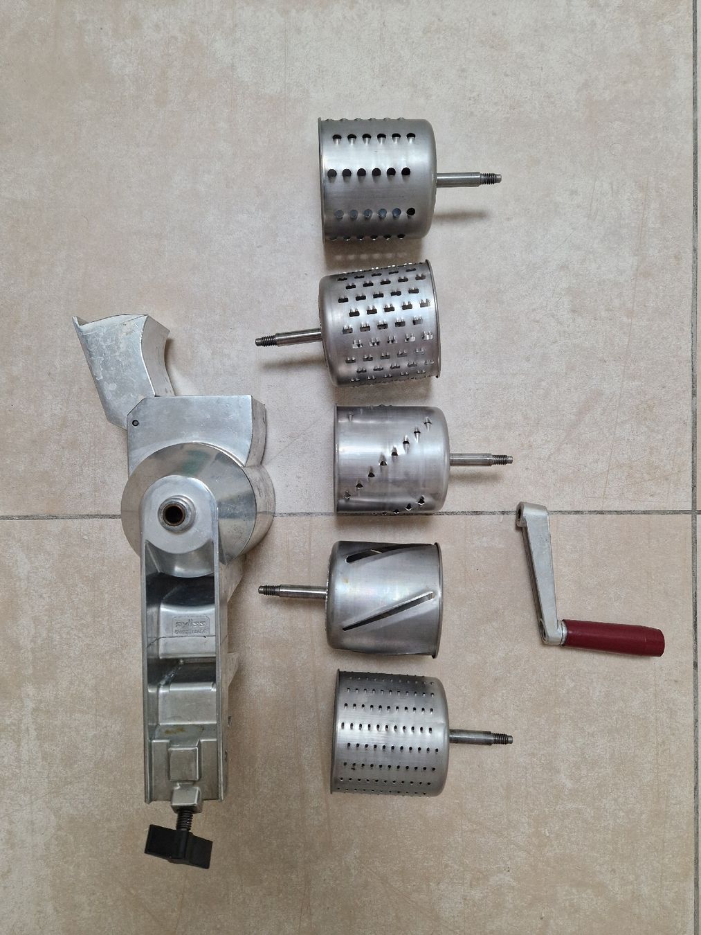 Zyliss Elettrodomestici da cucina: Zyliss Raffel mit 5 Trommeln – Usato da Aesch BL venduto da tubby78