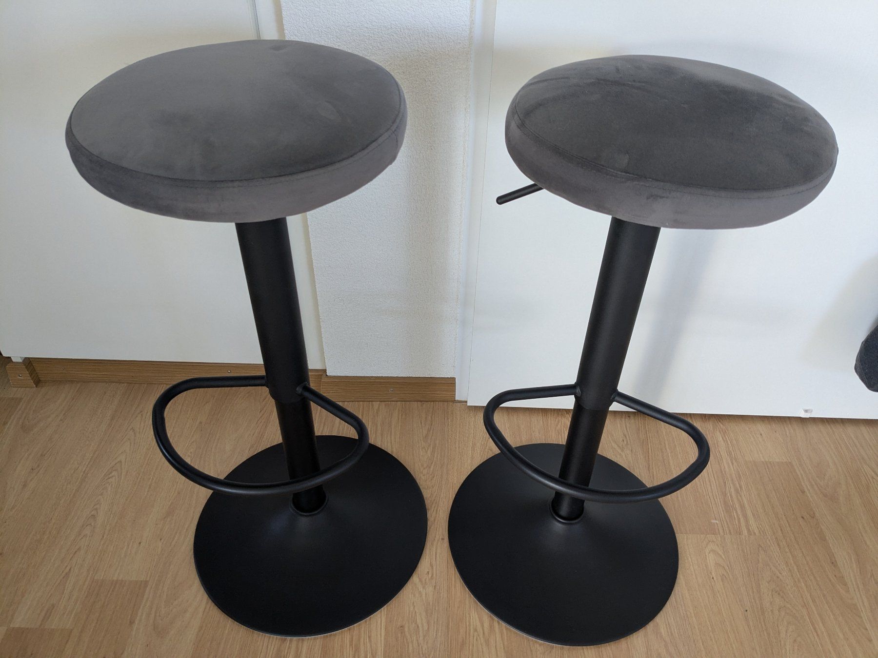 Sgabelli: 2 Barhocker schwarz/grau 62-82cm – Usato da Zürich venduto da cclsn 1