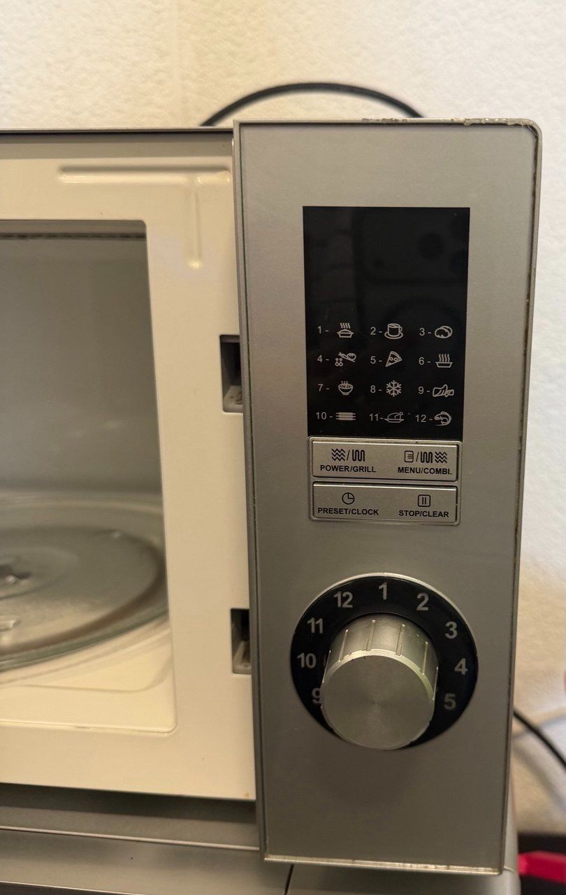 Elettrodomestici da cucina: Sharp Mikrowelle YC-MG01E Edelstahl neuwertig – Usato da Brüttisellen venduto da itprofisgroup 2