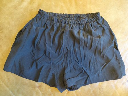 TRECHES Shorts Schwarz 100% Seide Damen Grösse S