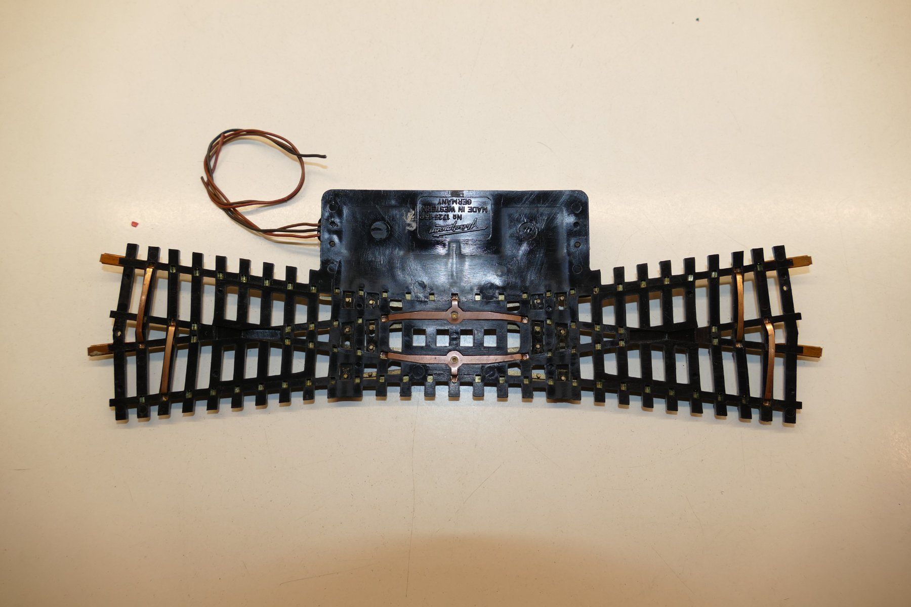 Fleischmann Modellini di ferrovie: Fleischmann H0: Elektr. Doppelkreuzungsweiche – Usato da Niederhasli venduto da rail-duerst 2