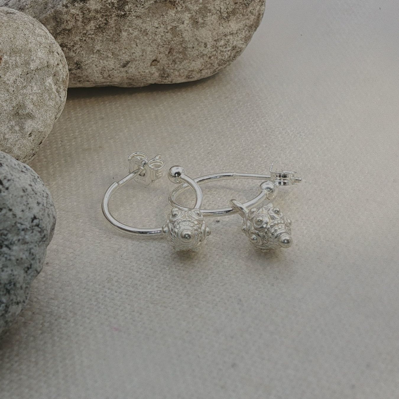 Olga Ribler Orecchini pendenti & Orecchini a lobo: Sterling Silber 925 Halbcreolen mit Charms – Nuovo (secondo la descrizione) da Luzern venduto da Schmuckoutlet