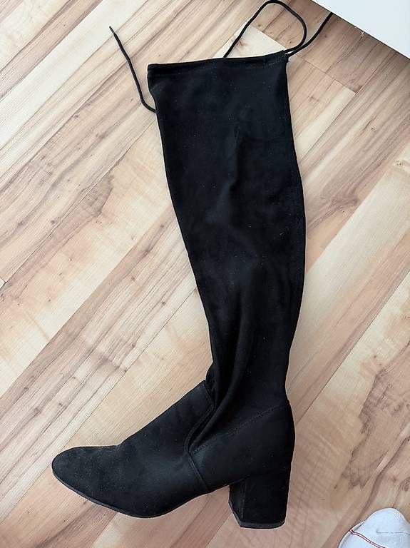 Damenschuhe: Schwarze Overknee-Stiefel – Gebraucht aus Rorschach von Tara234 1