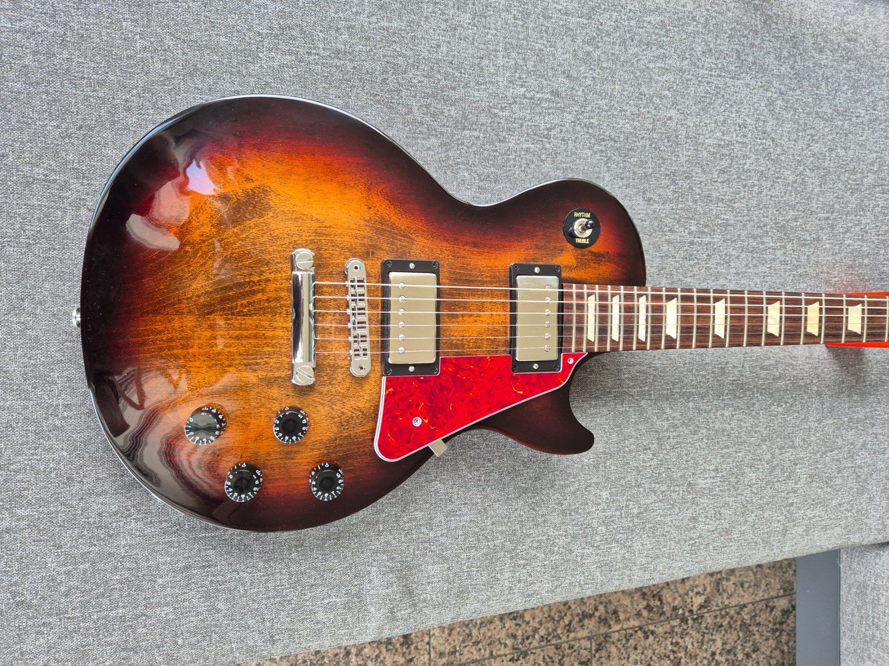 Gibson Instruments de musique: Gibson Les Paul Studio – D'occasion à Fischbach-Göslikon par Nidis4 7