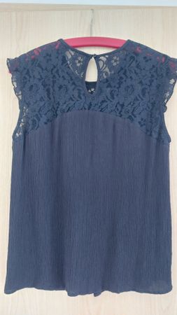 Damen Bluse, dunkelblau mit Spitze, Grösse M