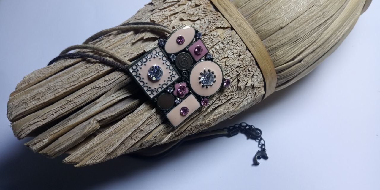 Catenine: Boho Designer Kette mit Email Strass Vintage Hippie – Usato da St. Gallen venduto da Hereplaysmusic 1