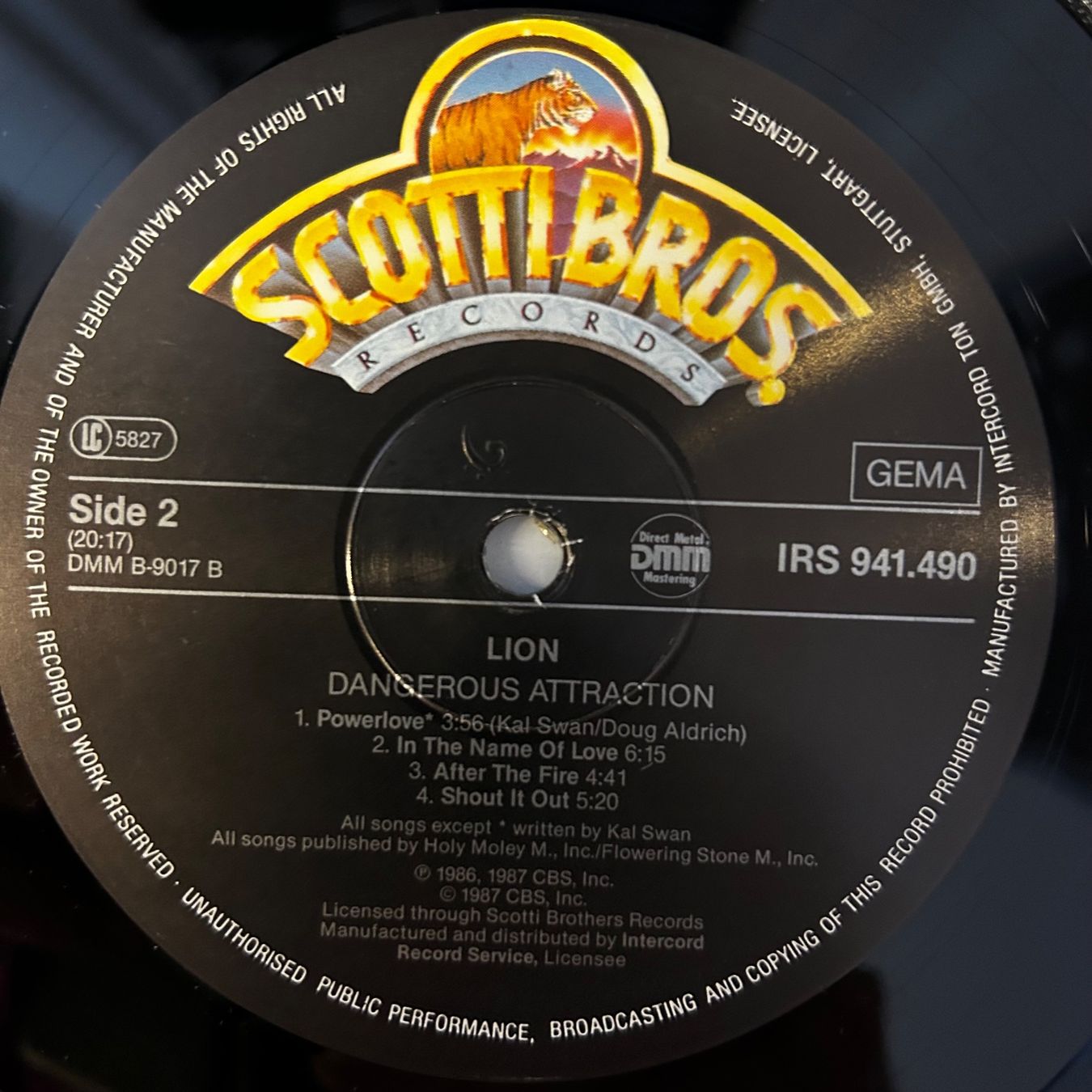 Dischi in vinile: LION - Dangerous Attraction, Vinyl Schallplatte – Usato da Aesch BL venduto da BlueMusicRecords 3