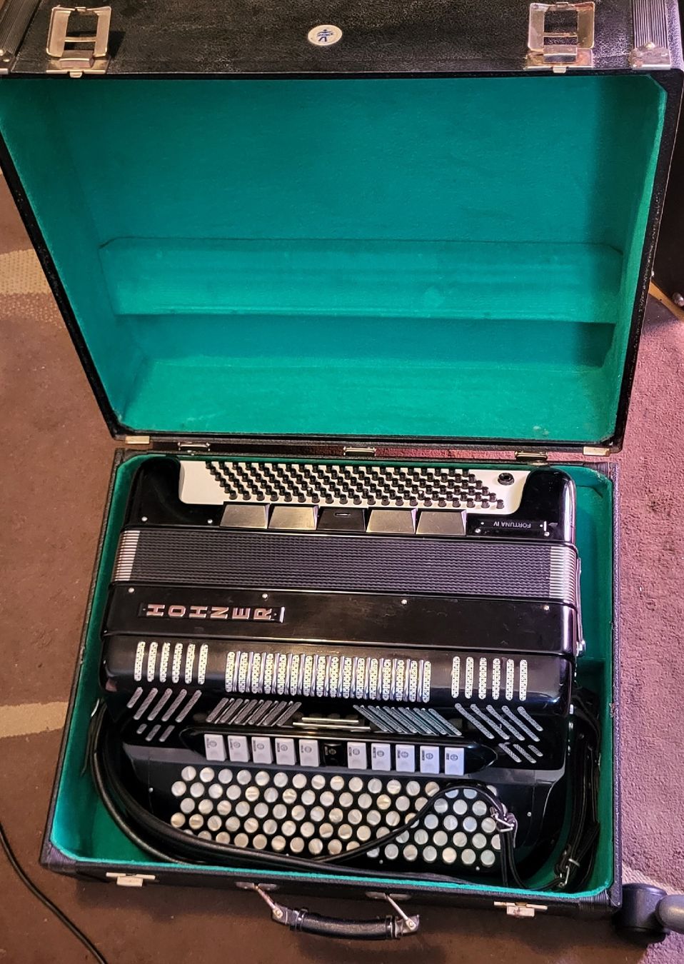 Hohner Strumenti musicali: Accordéon hohner Fortuna IV – Usato da Penthalaz venduto da EvandroLuz
