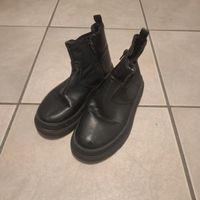 Schwarze ZARA Stiefeletten, Grösse 32