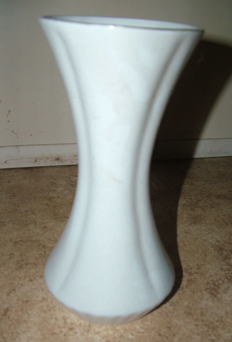 Vasi & Recipienti: Weisse Vase mit Goldrand %% – Usato da Nunningen venduto da Ave51