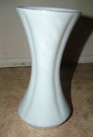 Weisse Vase mit Goldrand %