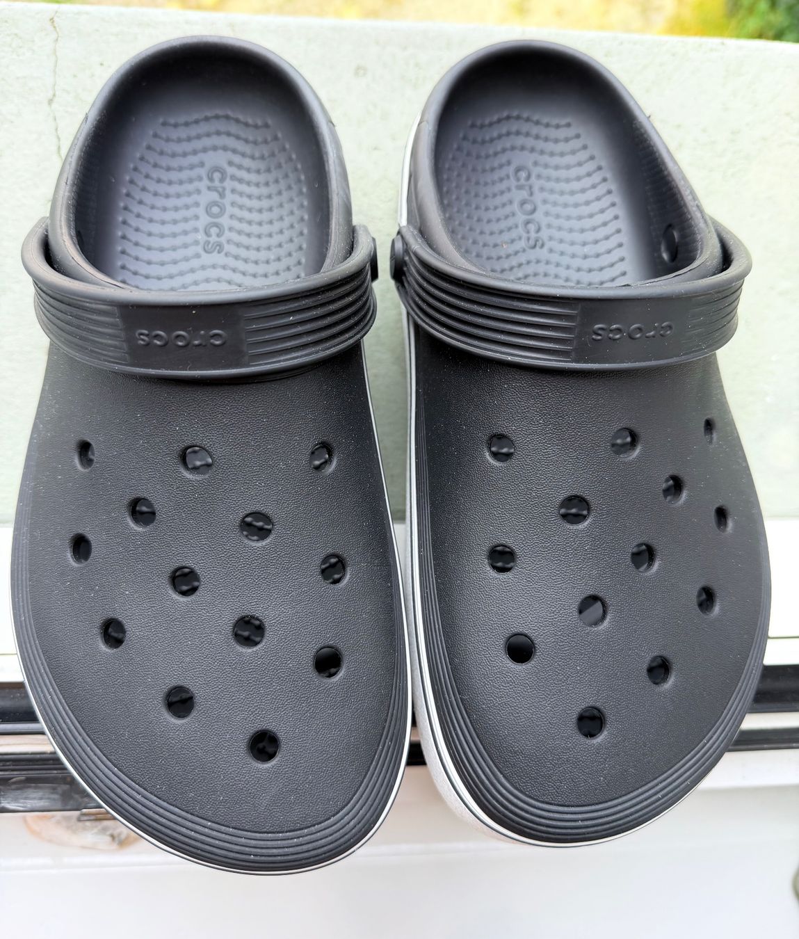 Crocs Scarpe da uomo: Crocs Off Court Clog, 38-39 – Nuovo (secondo la descrizione) da Lucens venduto da gardur