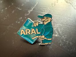 Aral Pin / Anstecker mit Comicfigur, selten! Rarität