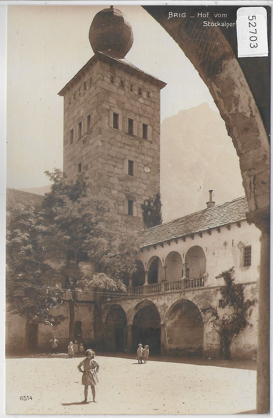 Cartoline postali: Brigue-Brig - Hof vom Stockalperpalast – Usato da Ettingen venduto da Kartenplanet