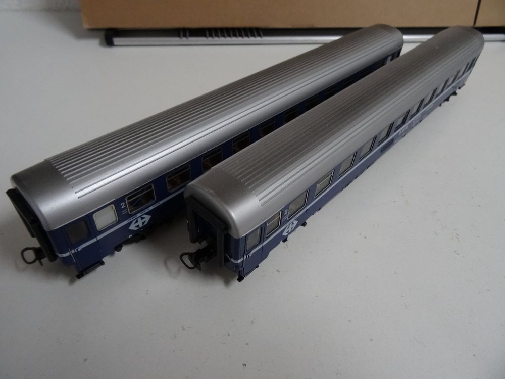 Märklin H0 - 2859 - Ensemble de train (5) - Digital BR 111 et les 4 voitures avec éclairage - DB