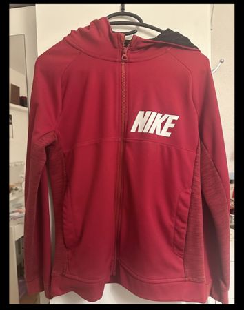 Nike Sportjacke Gr. 12-13 Jahre rot