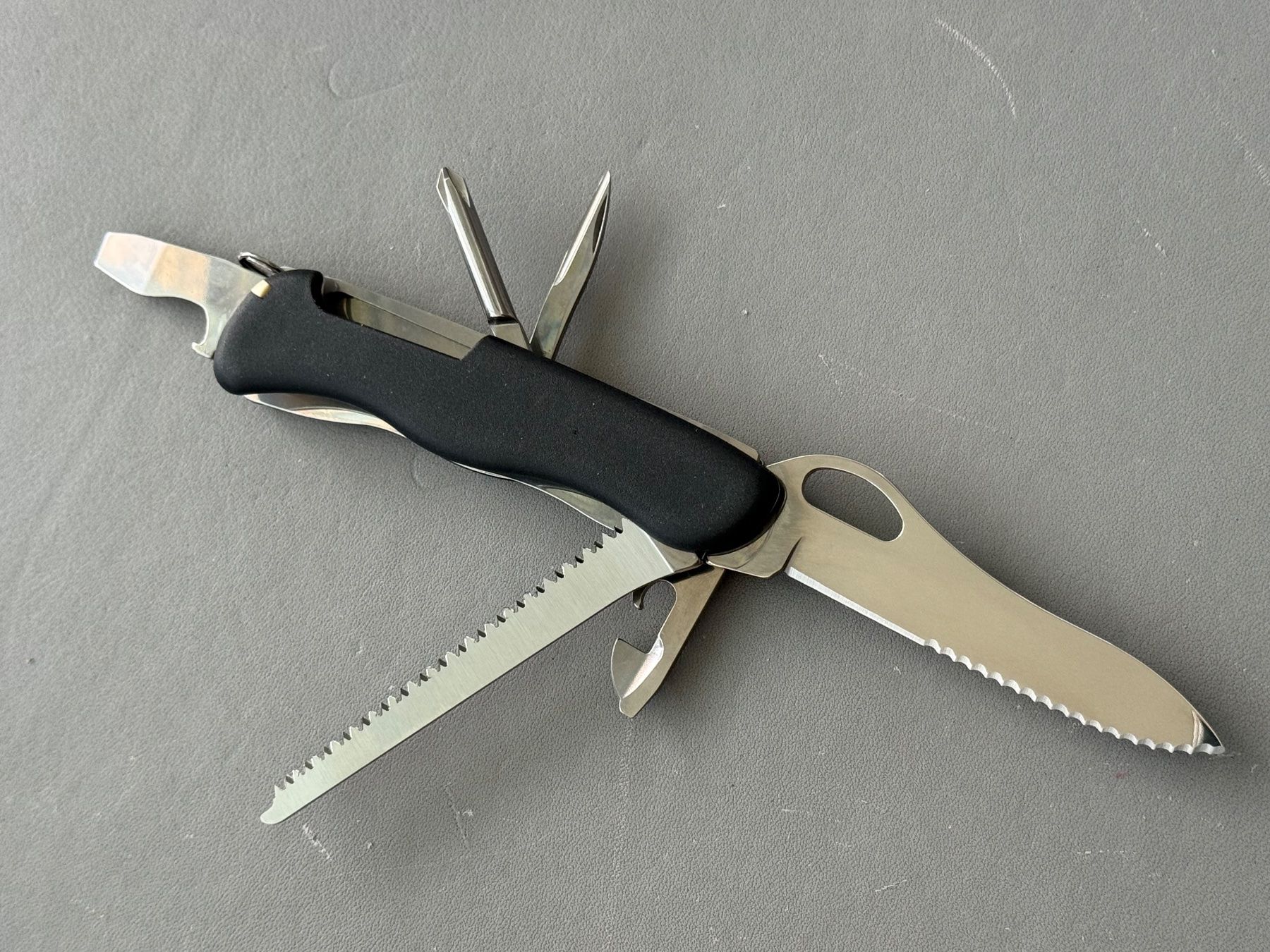 Victorinox Couteaux de poche: Victorinox Swisstool + Trailmaster Neu – Neuf (Voir description) à Busswil TG par Tmomo1 4