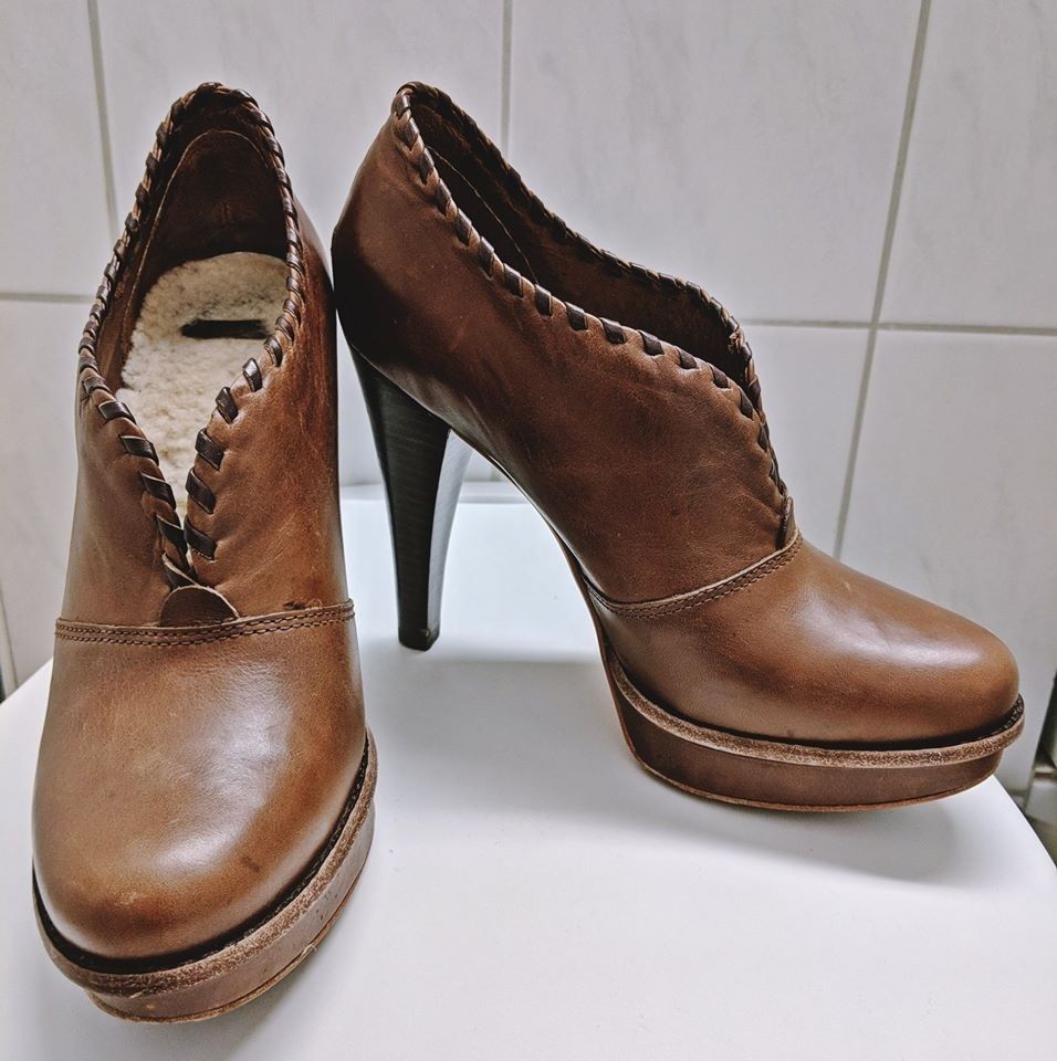 Ugg Scarpe da donna: UGG ladies shoes 40 – Usato da Zürich venduto da web_qx6n