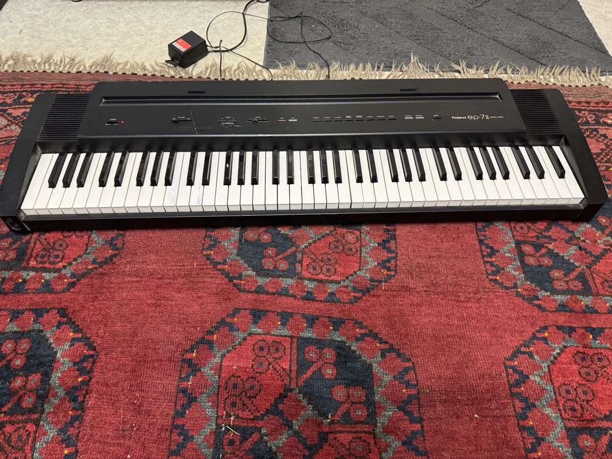 Roland Strumenti musicali: Roland ep-7ll Digital piano – Usato da Zunzgen venduto da milesdavis76 3