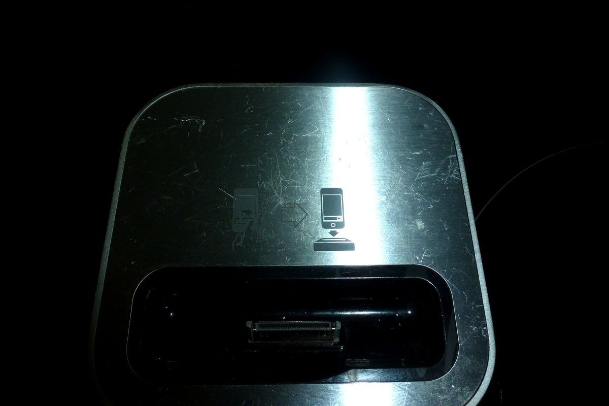 Apple Caricabatterie: Iphone 4/4s Ladegerät mit SD Slot & Ladegerät – Usato da Emmen venduto da newdeal1970 1