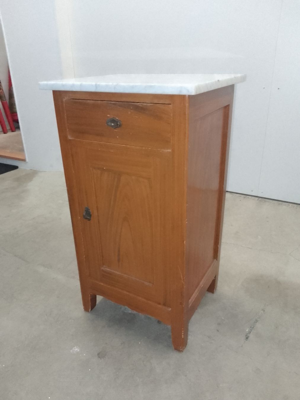 Comodini: Nachttischli Holz/Marmor, mit Schublade. – Usato da Trubschachen venduto da Caddy8 1