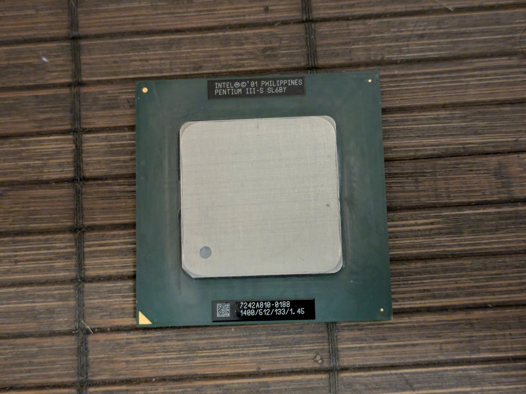 Intel Componenti elettronici: Intel Pentium III-S 1400 Socket 370 Tualatin B1 SL6BY – Usato da Châtelaine venduto da Pttn