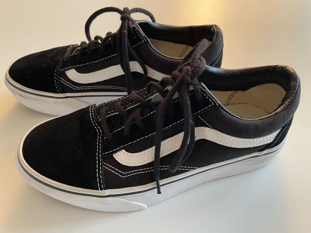 Vans Scarpe da donna: Vans Old Scool, schwarz/weiss, Grösse 36 - Top Zustand! – Usato da Bern venduto da maximilian02