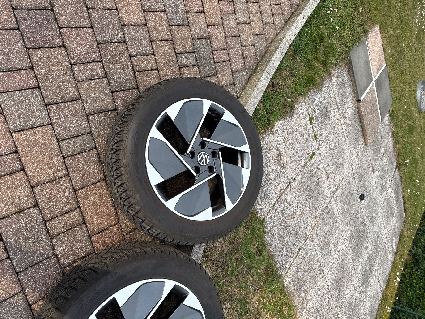 Volkswagen Pneumatici & Ruote complete: VW ID3 Winterräder original – Usato da Rancate venduto da Cavallo68 1