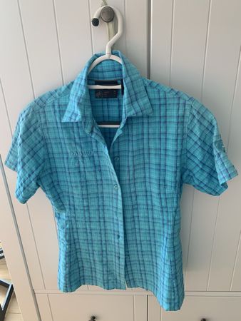 Zwei Wanderblusen Mammut und North Face