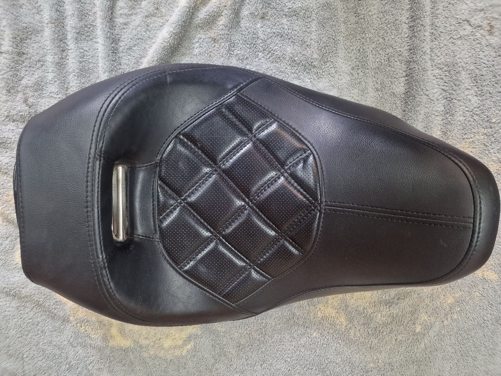 Harley-Davidson Tutti i ricambio per moto: Harley Davidson-Sattel – Usato da Krummenau venduto da Falke1 2