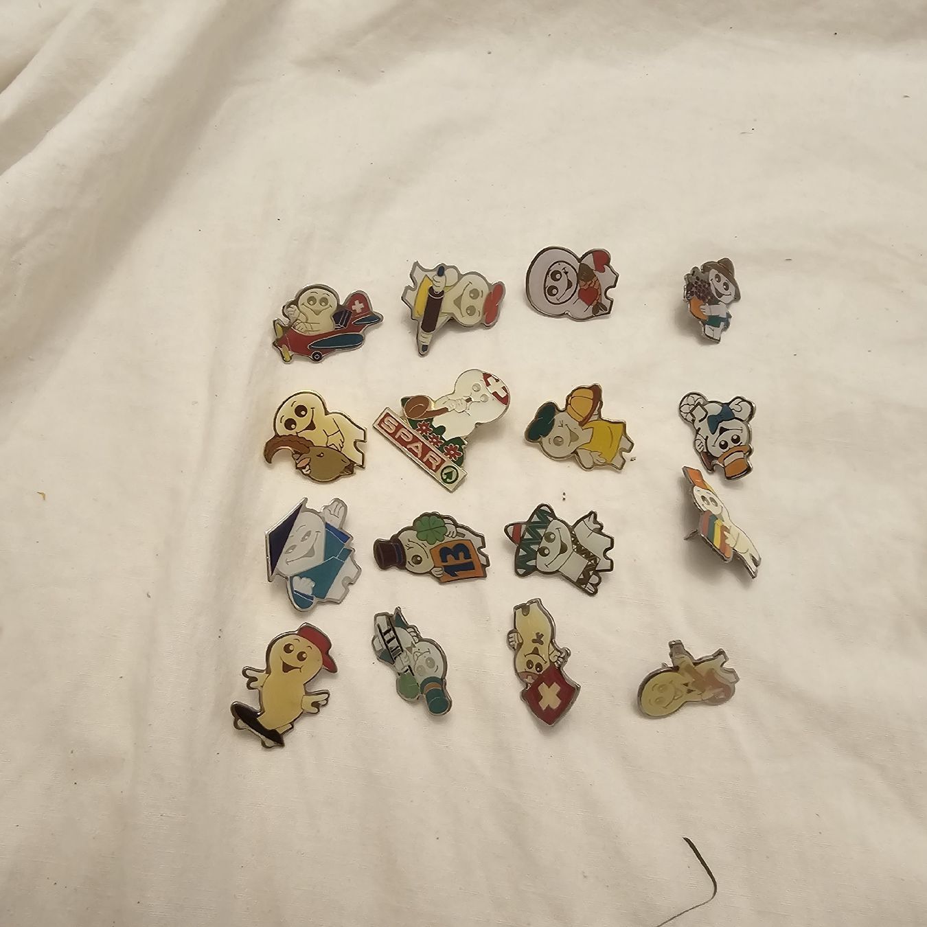 Maga Placchette & Badge: 100 bio maga pins ohne stecker – Usato da wolfhalden venduto da 46464646 1