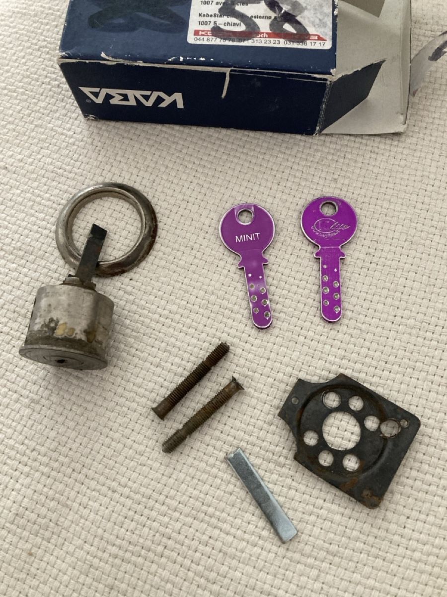 Kaba Cadenas: KABA Schloss – D'occasion à Männedorf par Larimar4