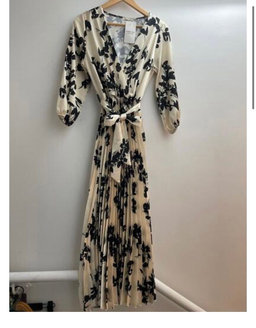 Vestiti: Robe longue beige et noire – Nuovo e nell'imballaggio originale da Petit-Lancy venduto da mina222 1