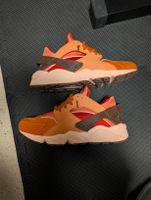 Nike Air Huarache, Size US 9.5 / EUR 43