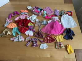 Barbiekleider und Zubehör Konvolut