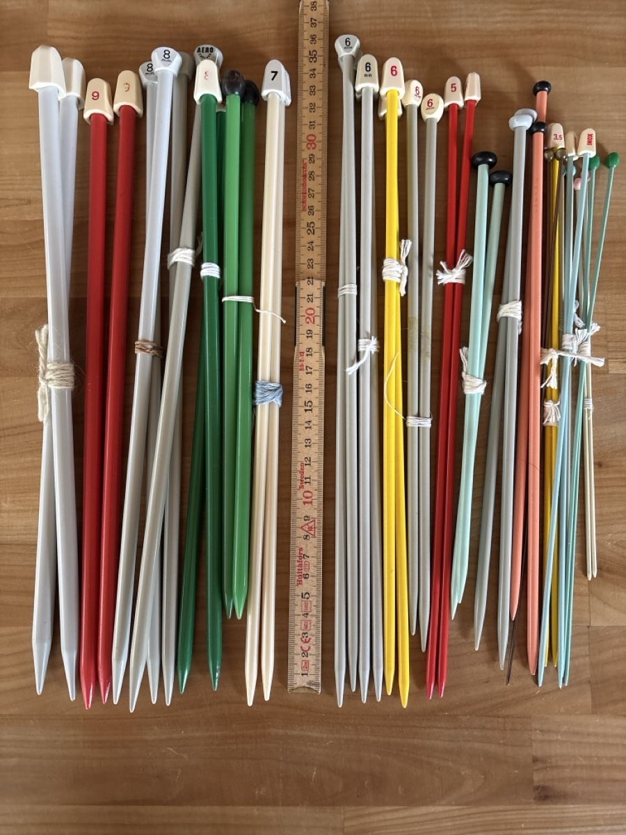Ferri: Stricknadeln Lot / Kunststoff Nadeln – Usato da Rümlang venduto da resale35 4