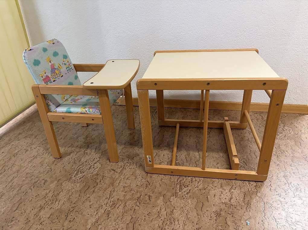 Hochstühle: Kindersitz mit Tisch – Gebraucht aus Lyss von Pipip 1