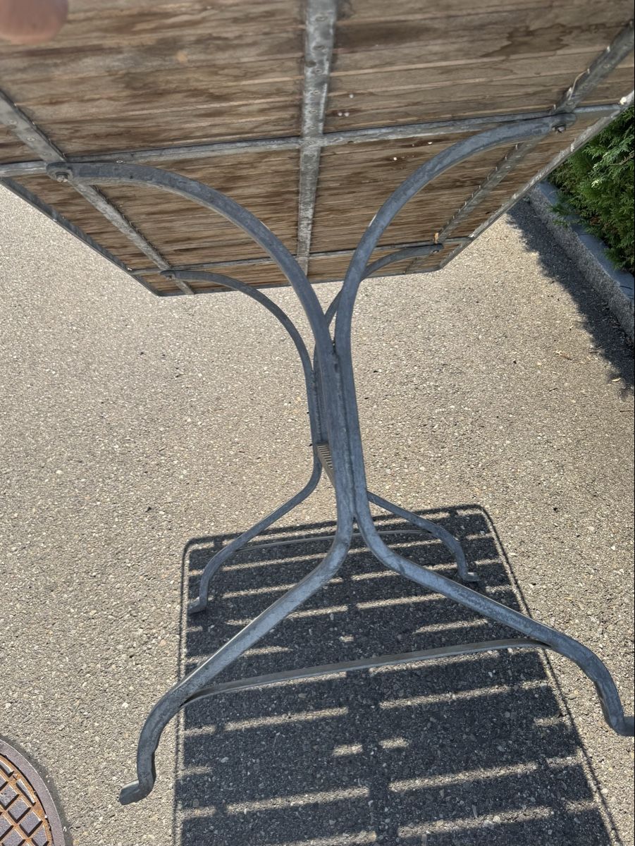 Tables: Gartentisch Metall Holz  – D'occasion à Schlieren par Freundlich02 7