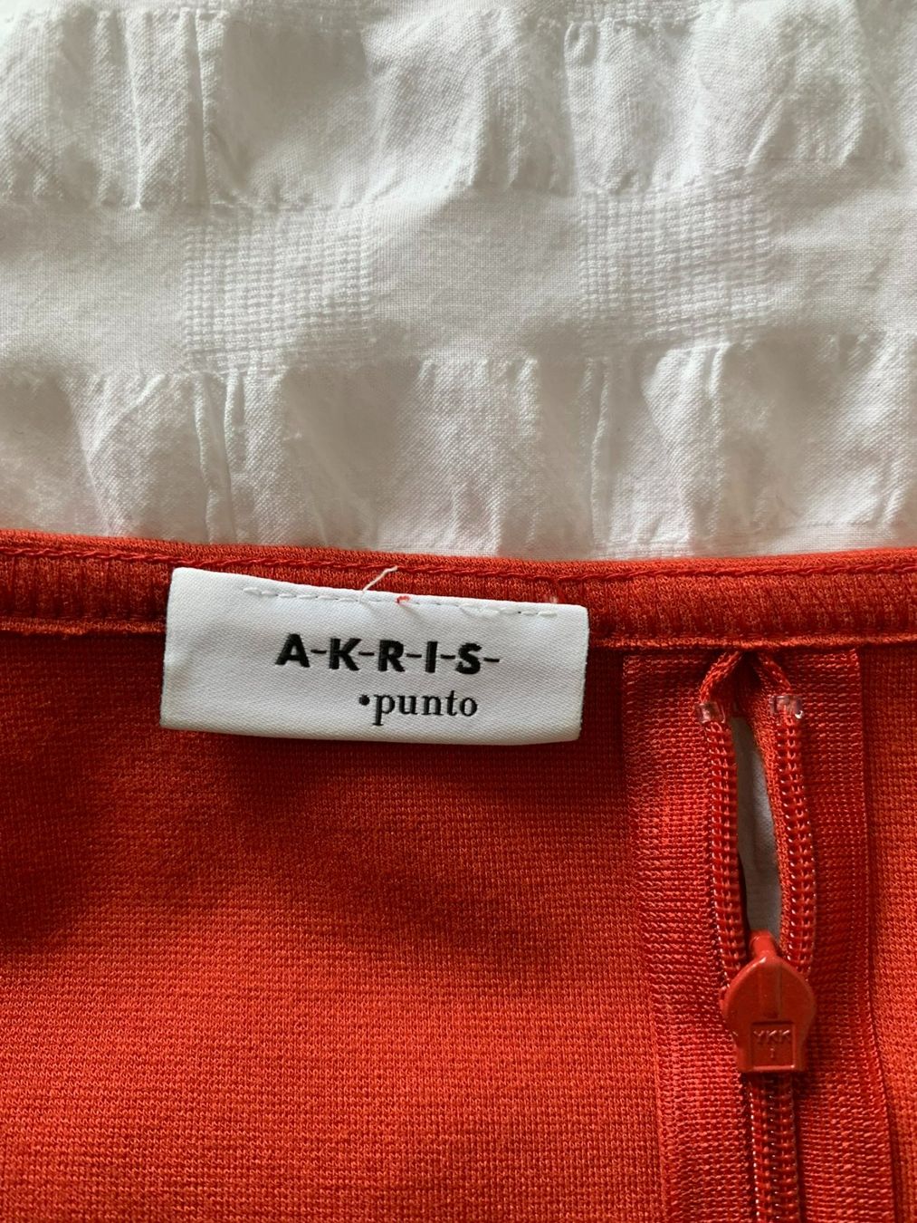 Akris Top: AKRIS: Exklusives oranges Top mit V-Ausschnitt, 36 – Nuovo (secondo la descrizione) da Luzern venduto da paulablue 4