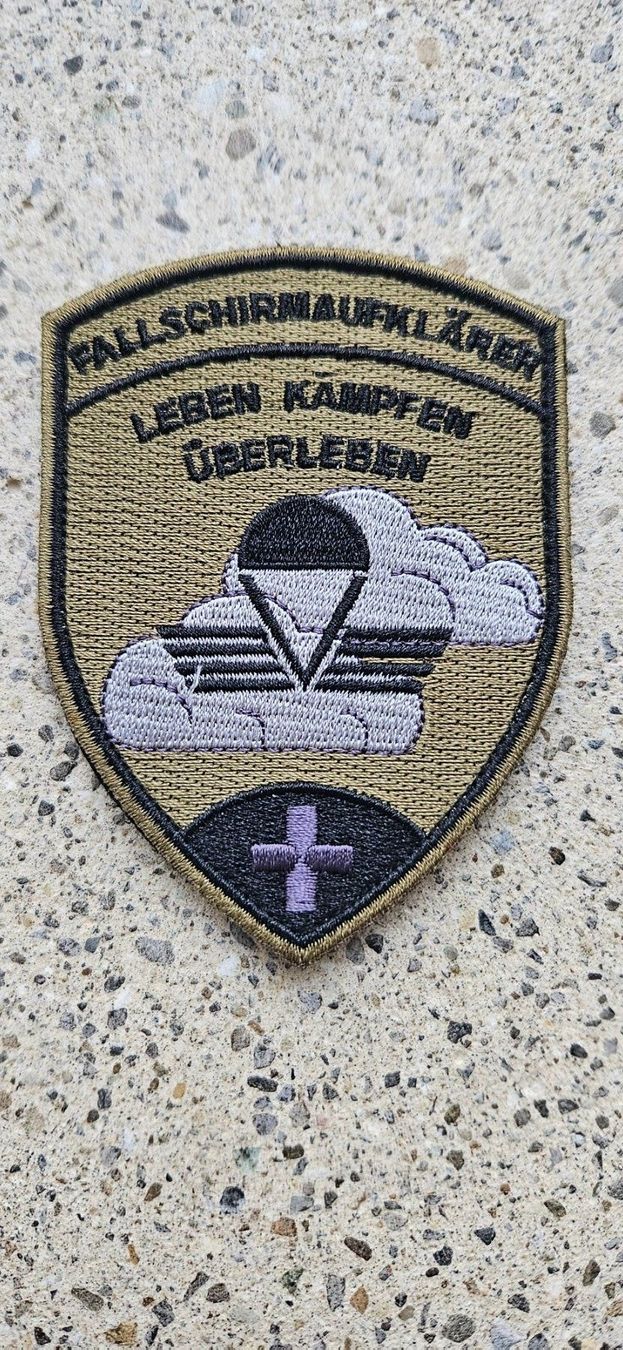 Schweizer Armee Plaketten & Abzeichen: *** Spez. Badge Fallschirmaufklärer mit klett *** – Neu und originalverpackt aus Riedholz von fr_sIruP