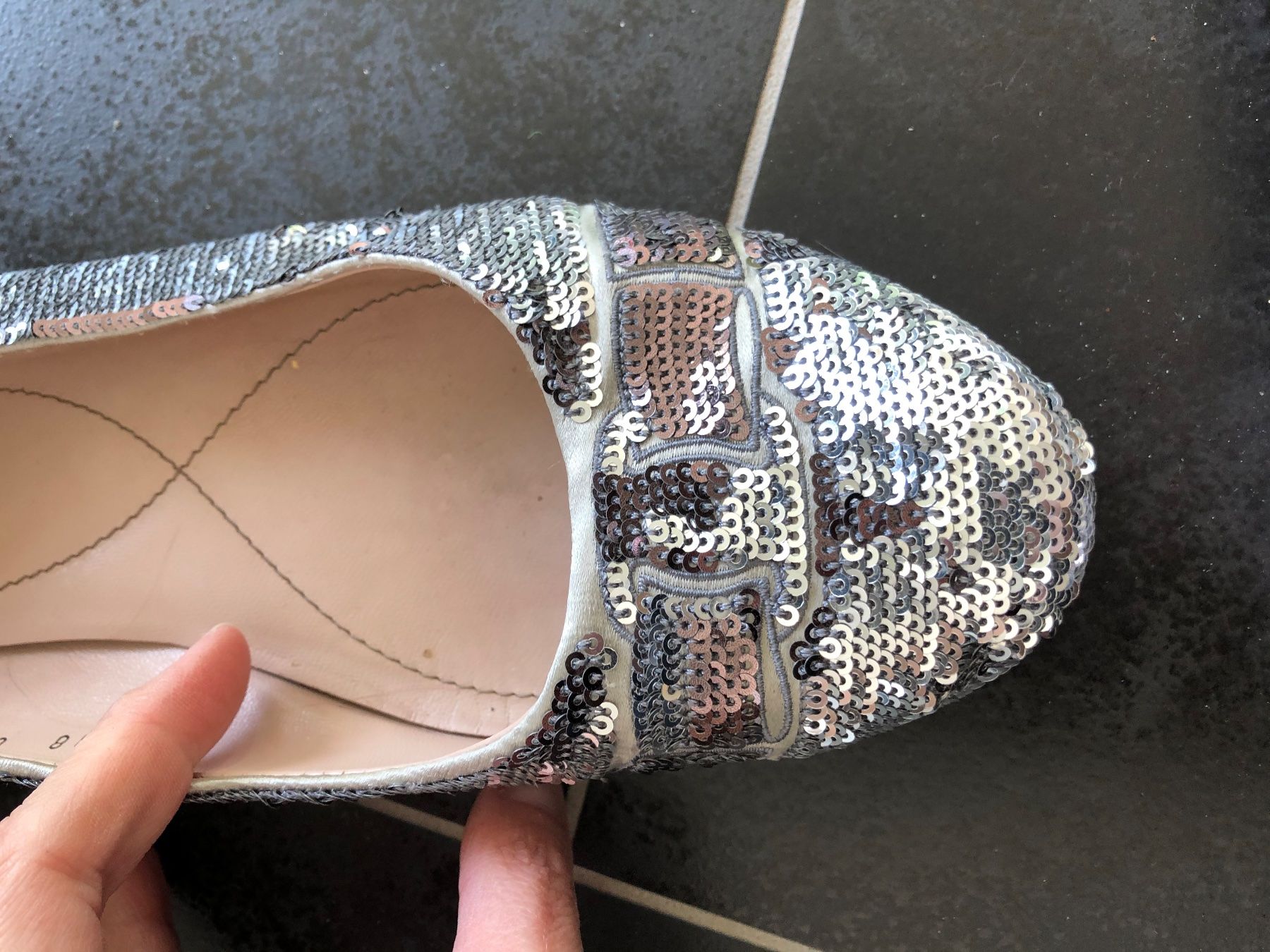 Salvatore Ferragamo Scarpe da donna: Ballerines Salvatore Ferragamo argentées à sequins – Usato da Coppet venduto da Vanessamode 5