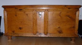 Bahut de env. 1750 avec serrure et ferrement d'origine
