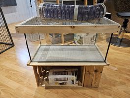 Nagergehege aus Glas mit Holzrahmen gebraucht