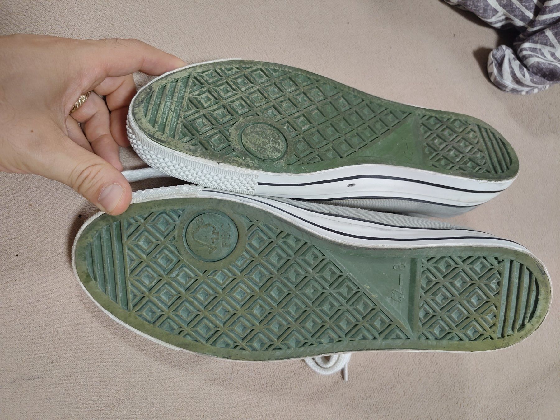Herrenschuhe: ethletic Schuhe hellgrau Grösse 42 (Bio/Fairtrade Converse – Gebraucht aus Schlieren von YellowPick 1