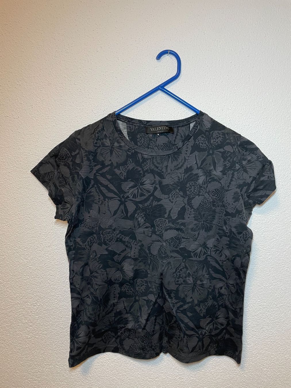 Valentino T-shirt: 100% original VALENTINO T-Shirt medium – Usato da Zug venduto da dmjtita