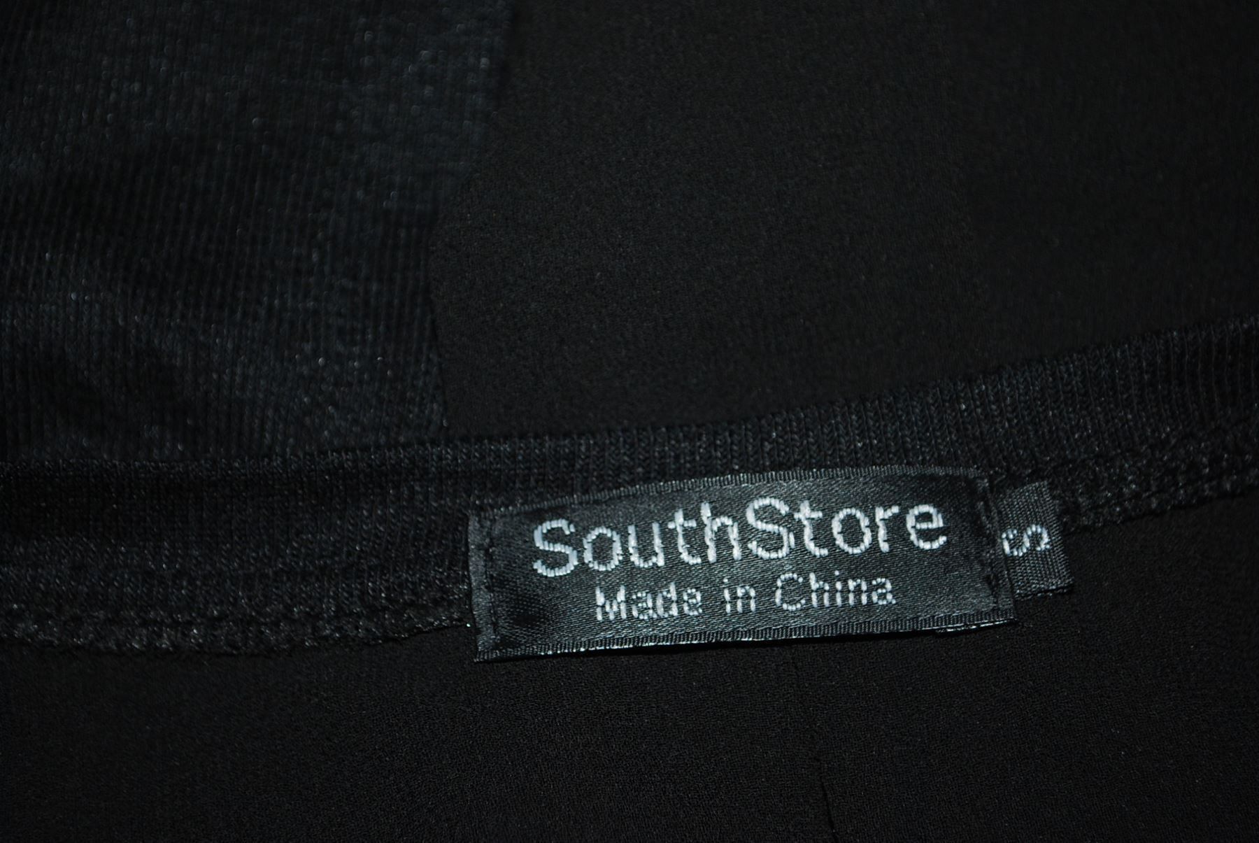 Top: Top SOUTH STORE    Taille/Grosse 34 CH – Usato da Cossonay-ville venduto da Super-Price-Quality 8