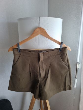 NEU/NEUF Khaki Shorts Women Size 37