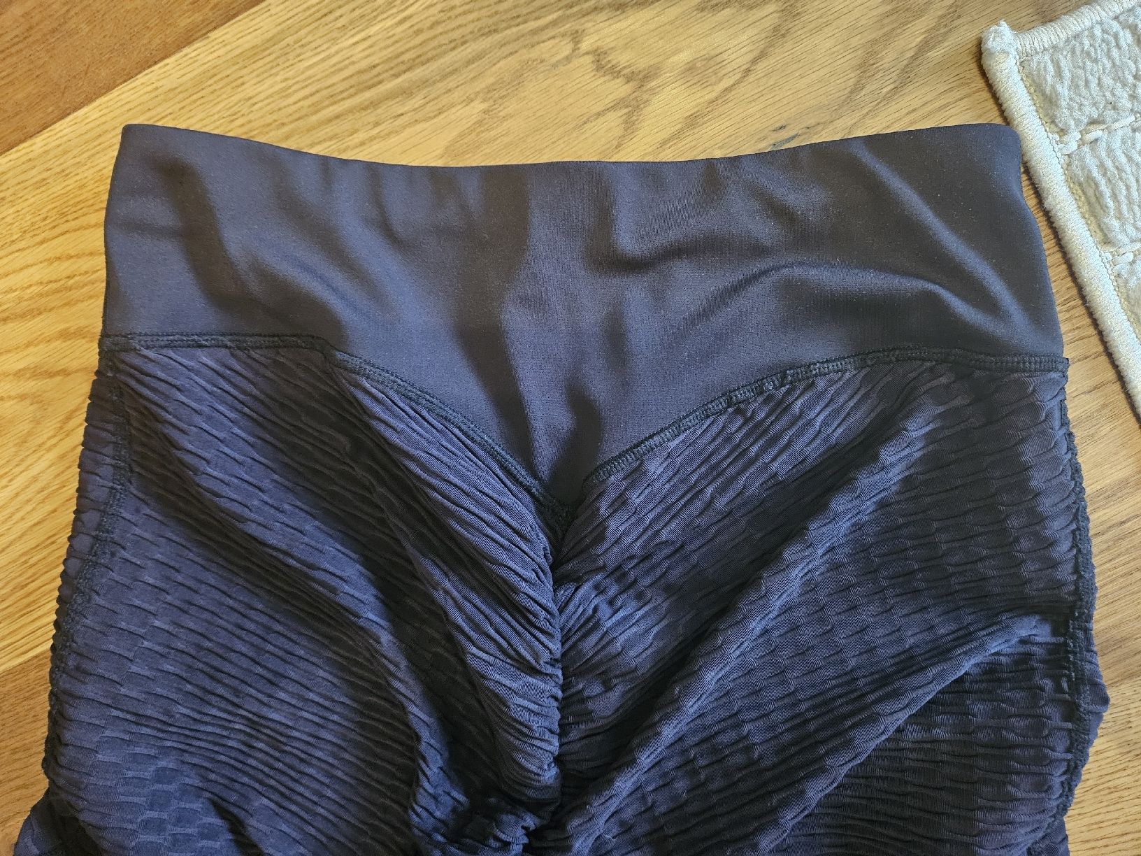 Pantaloni: Gym, Training, Sporthose – Usato da Mollis venduto da kaleidoscope
