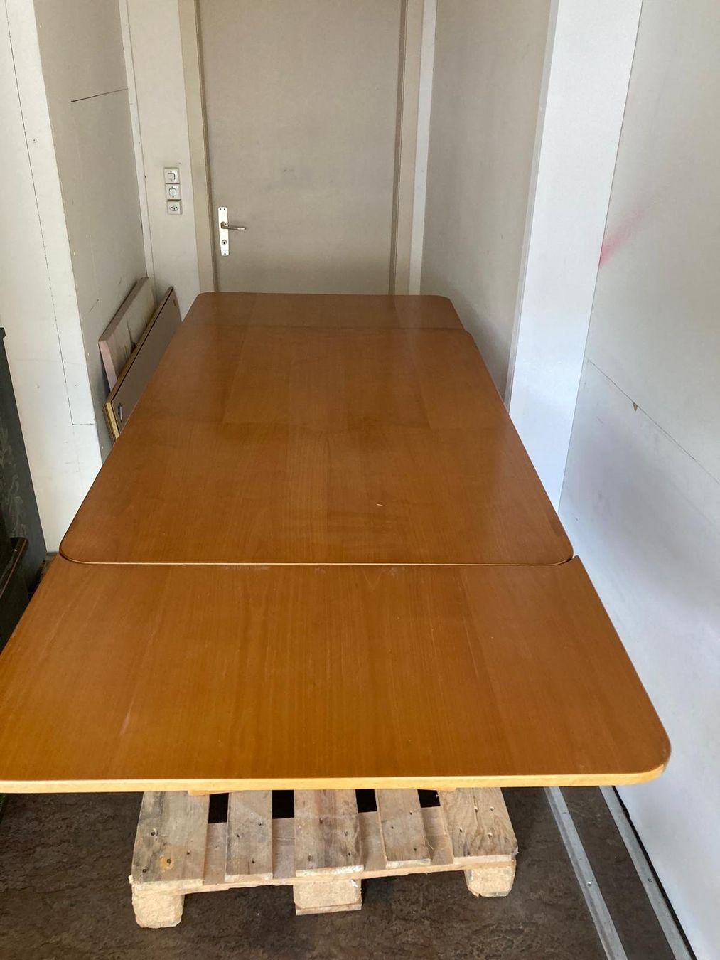 Tables: Holz Esstisch mit Auszug – D'occasion à Niederhelfenschwil par Chleeblatt1938 2