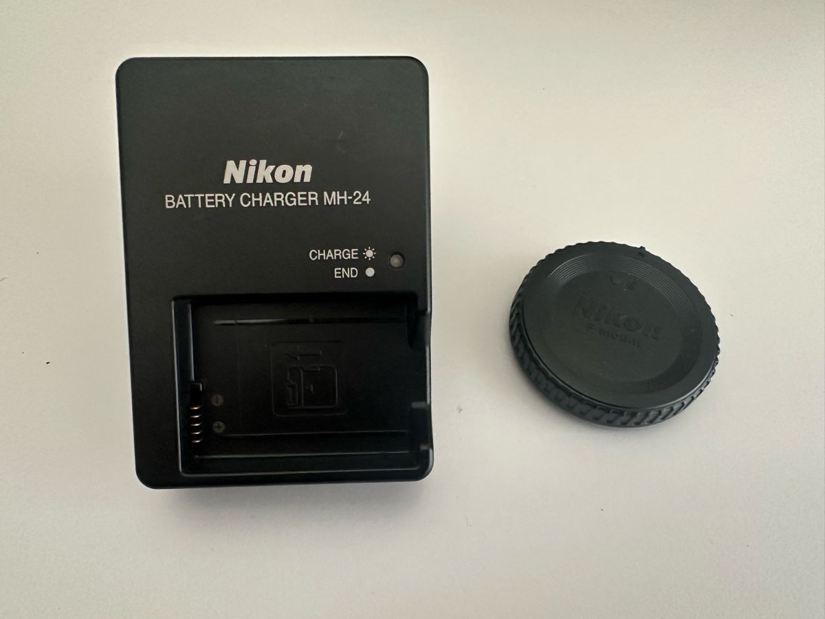 Nikon Fotocamera: Nikon D3100 – Nuovo (secondo la descrizione) da Biel-Bienne venduto da levante14 4